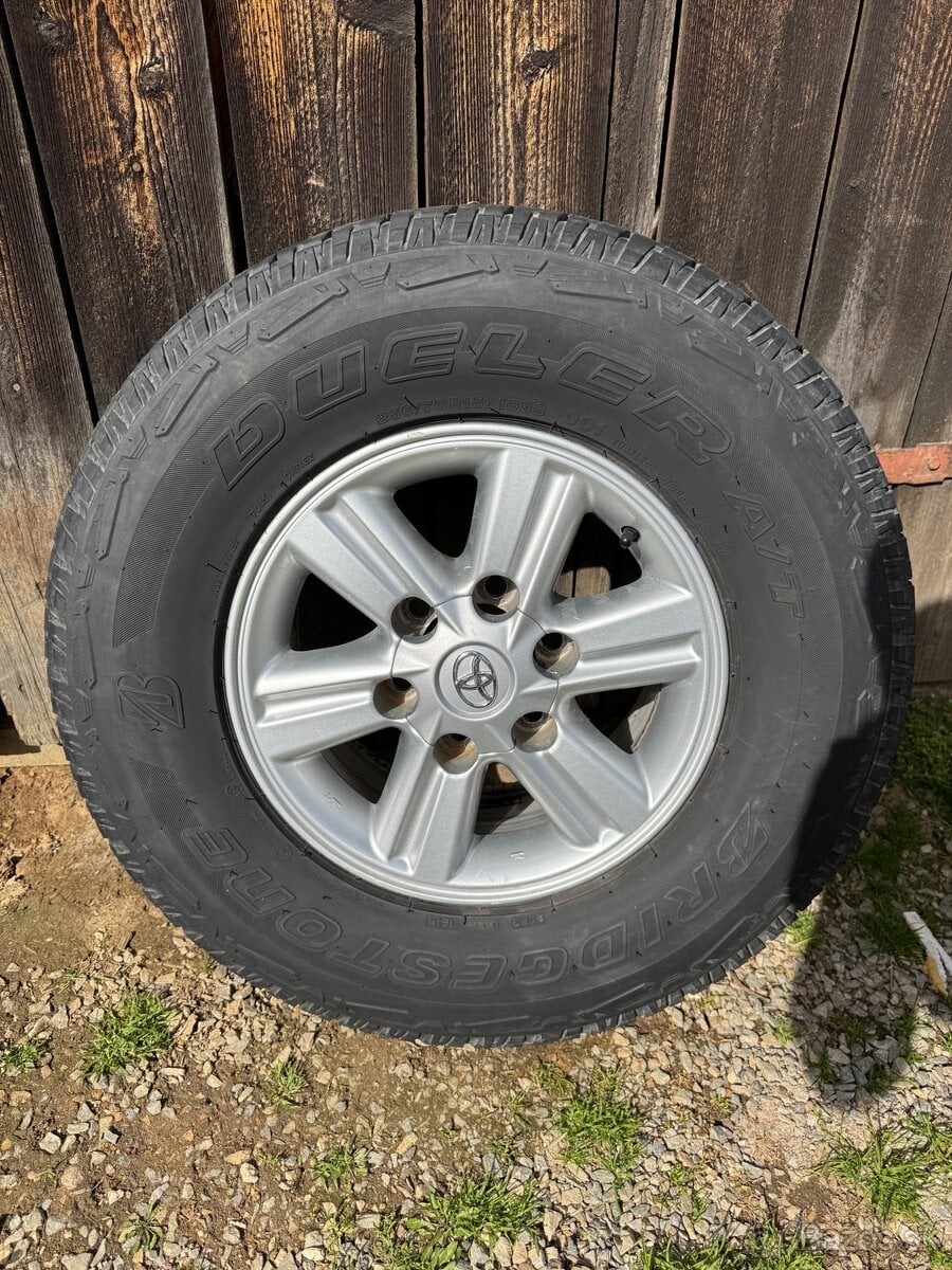 Toyota 6x139,7 R15 s pneu 255/70 BRIDGESTONE DUELER winter