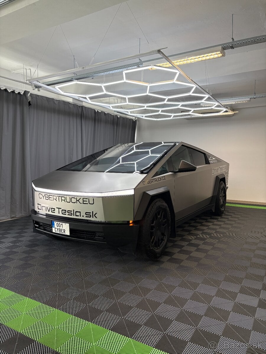 Tesla Cybertruck – Foundation Series