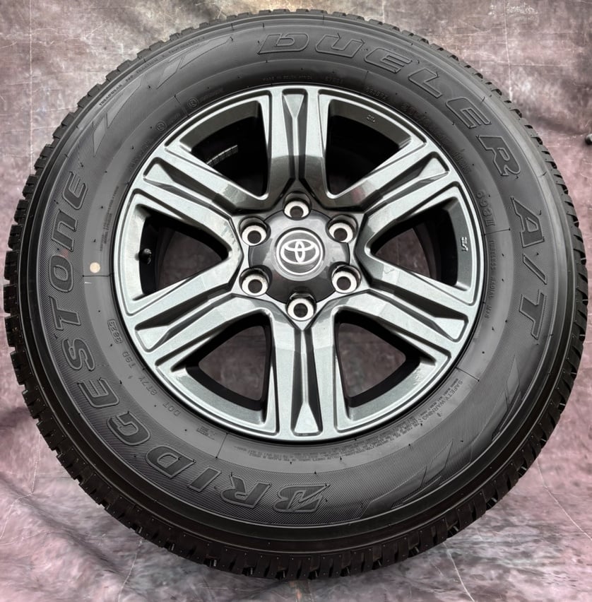 Zánovní alu Toyota Hilux 265/65R17 112S 99% VZORKU