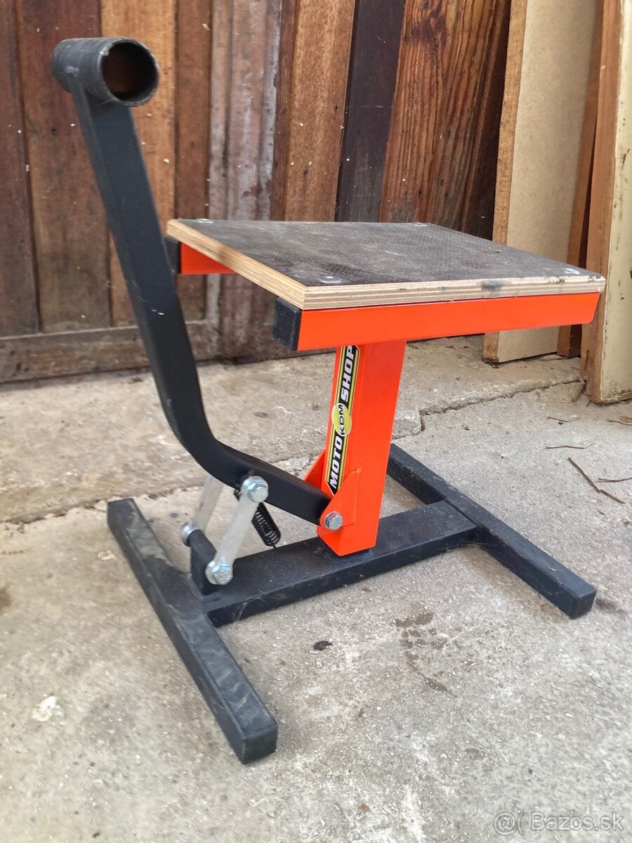 Stojan pod motorku KDM