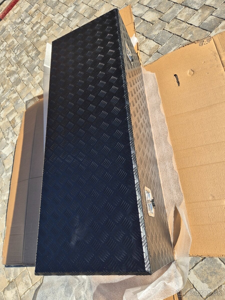 Predám úložný box 1400x500x500, 330l, hliník, čierny lak