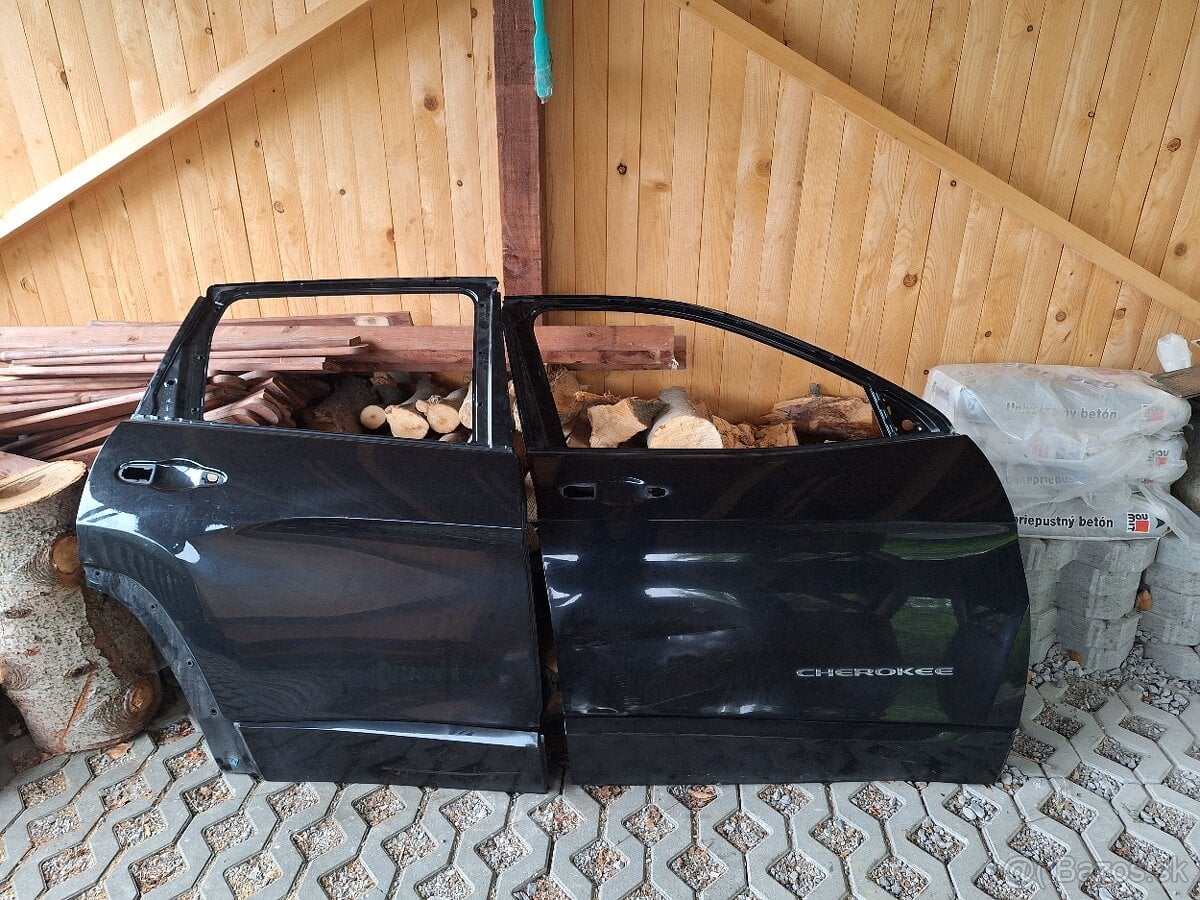 Predám dvere na JEEP CHEROKEE