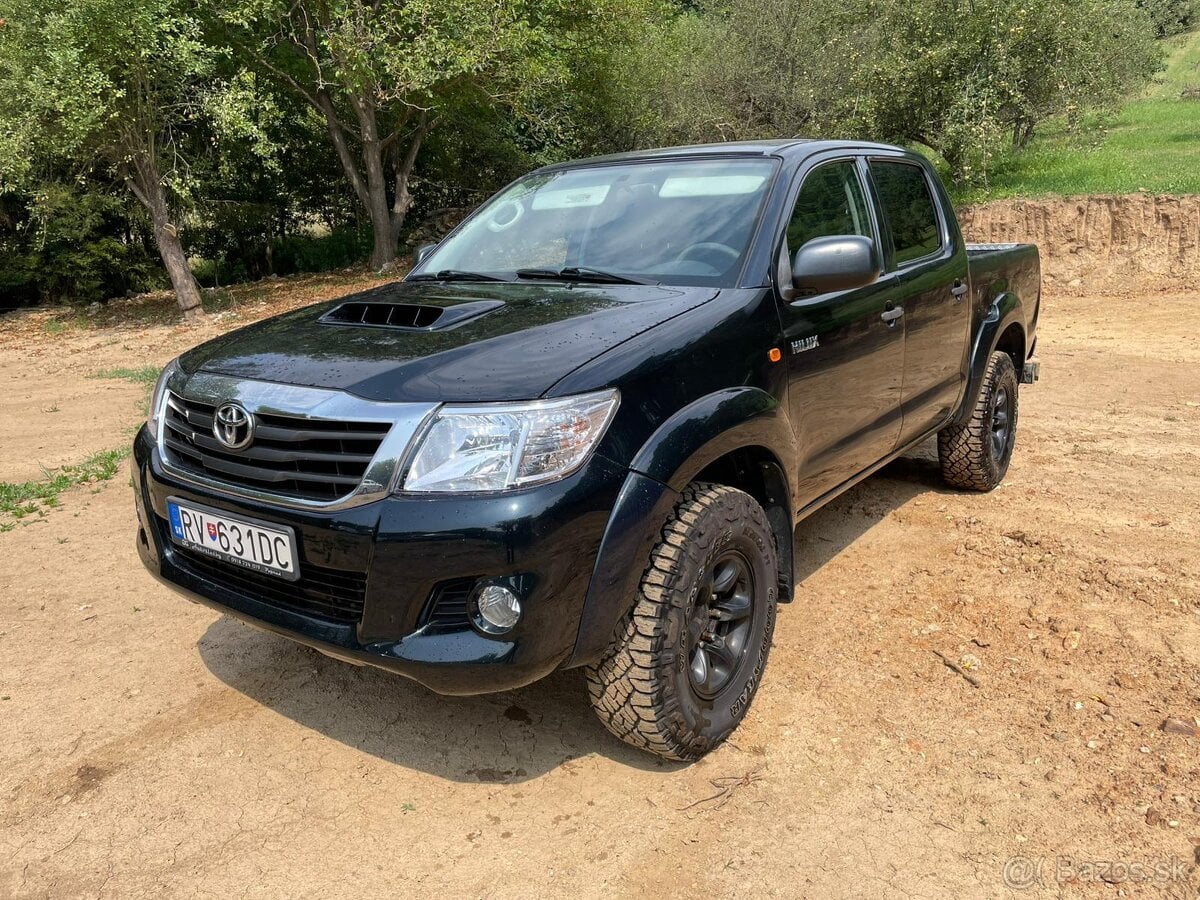 Predám Toyota Hilux 2,5 106kw 4x4 dph