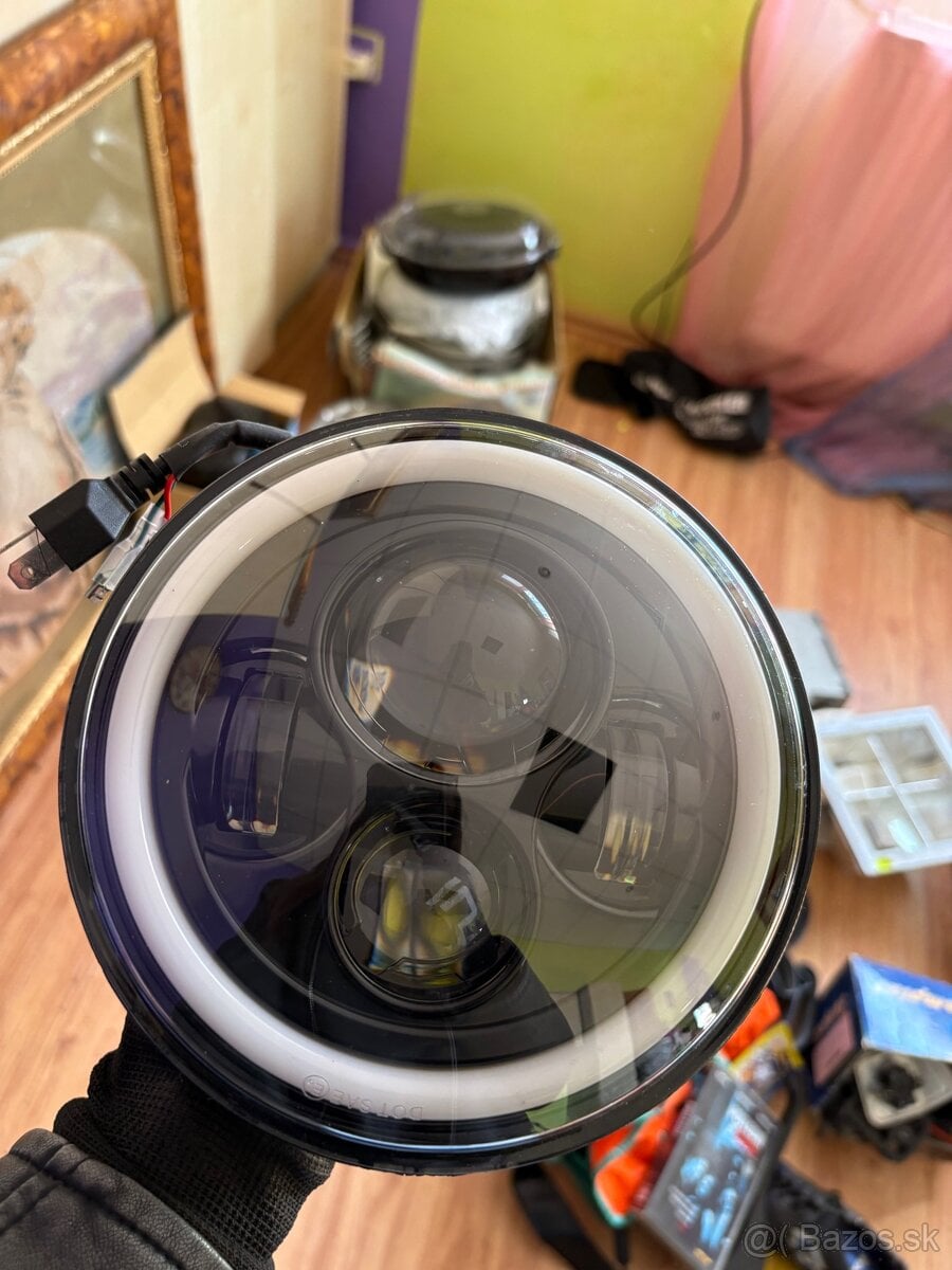 Kruhový LED svetlomet