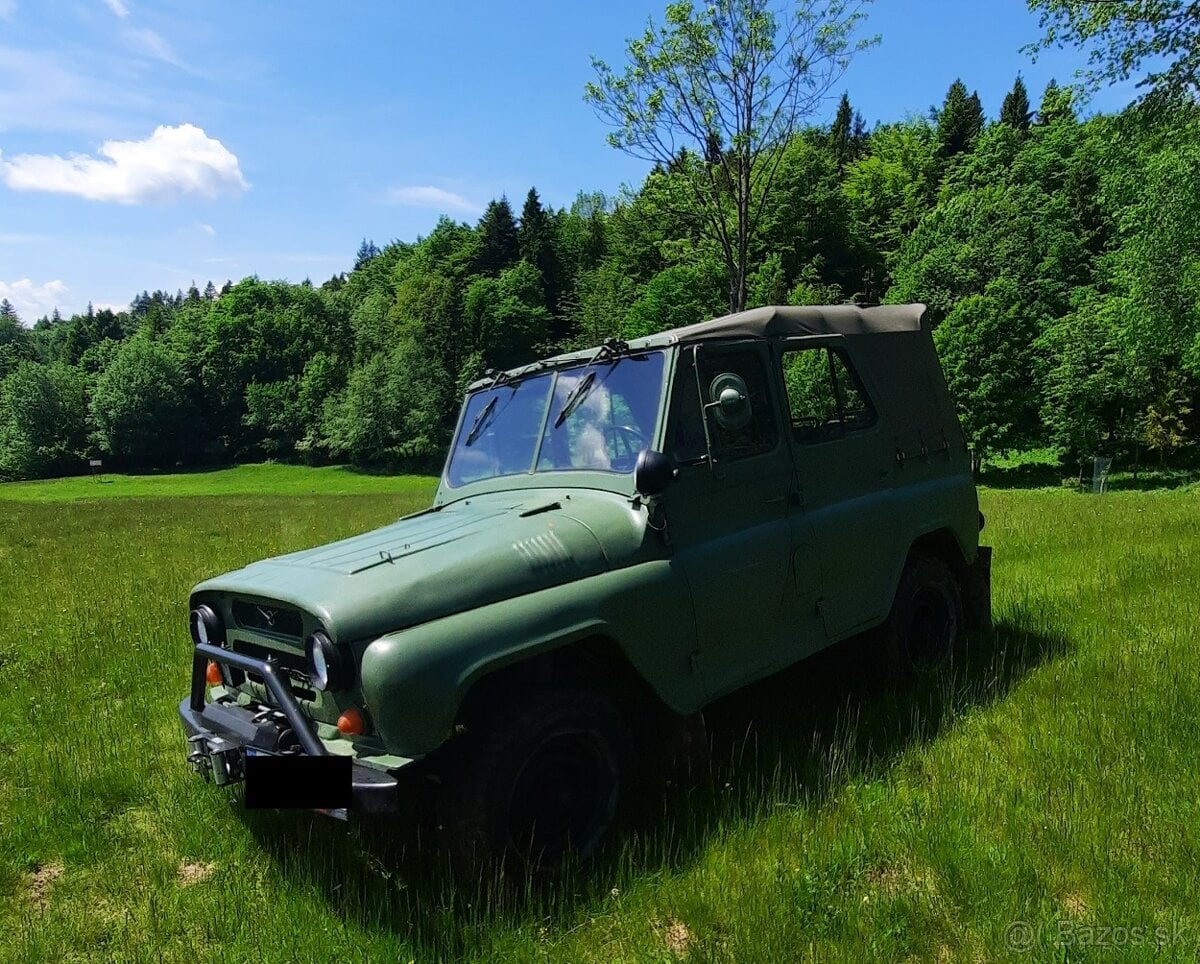 UAZ 469 2.4L Benzín