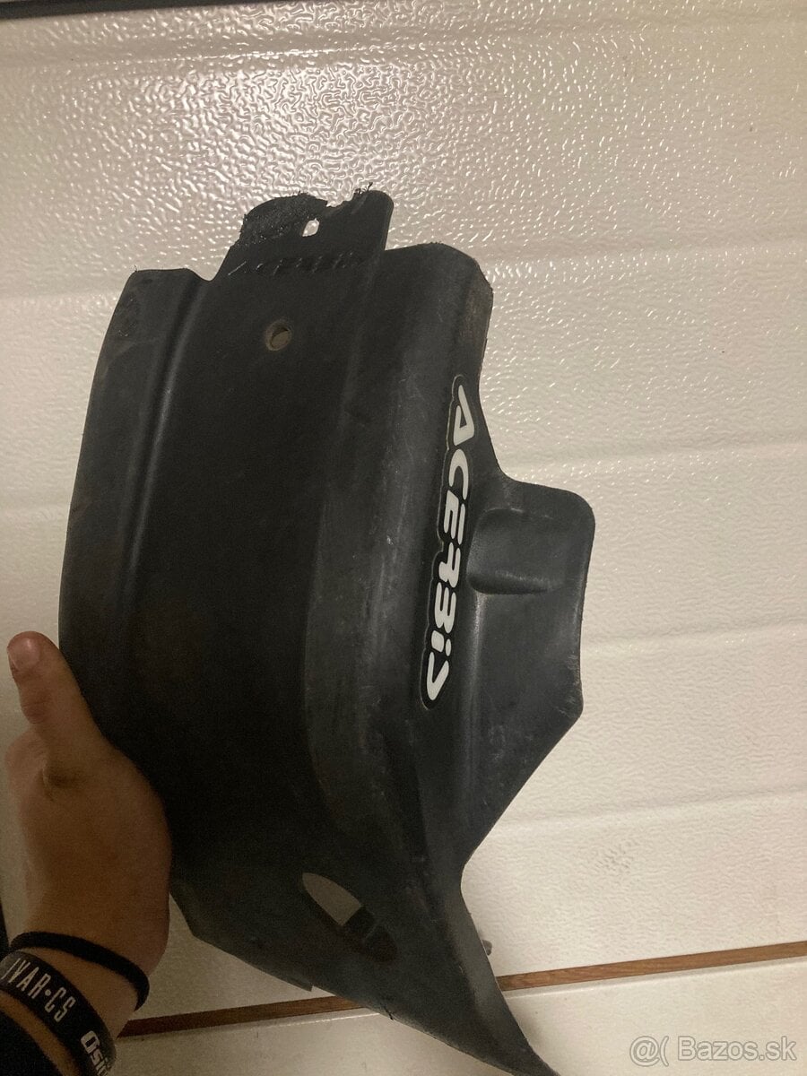 Kryt na motor acerbis