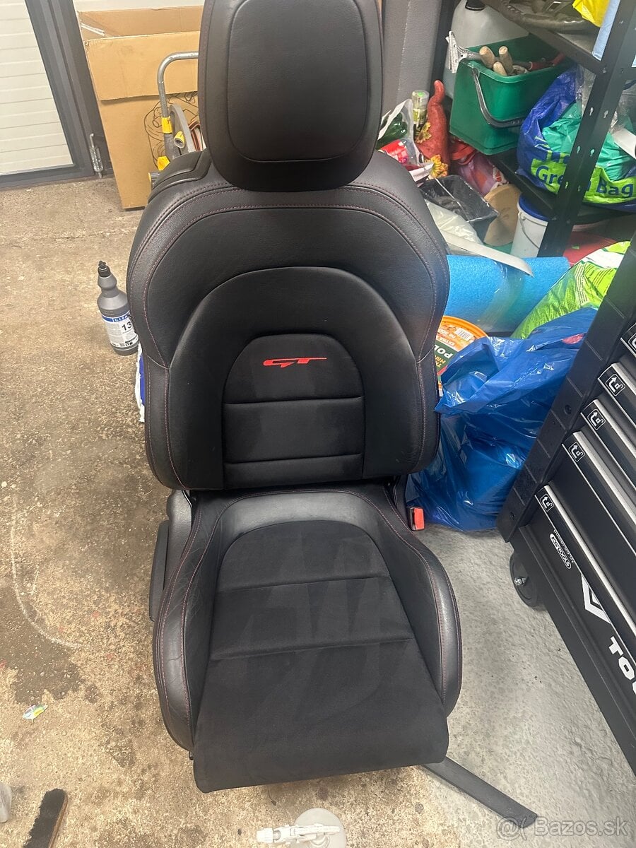 Recaro sedačky Kia GT