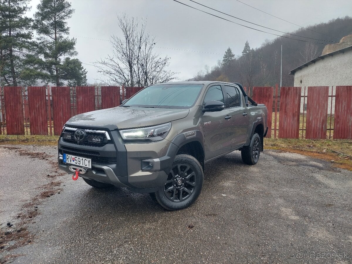Toyota Hilux 2.8 D-4D Invincible 4x4 A/T, odpočet DPH