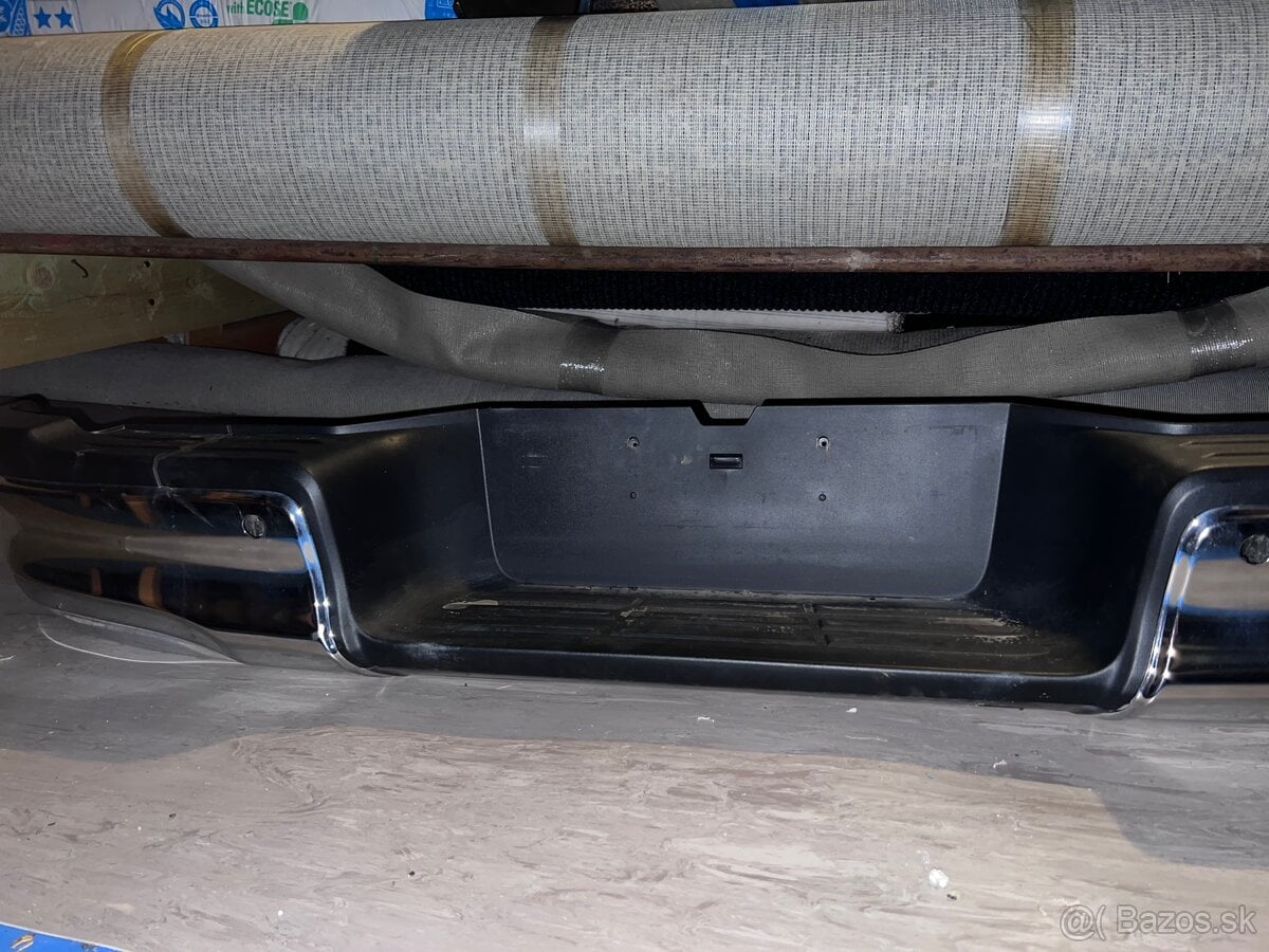 Zadný nárazník na Toyota Hilux r.v 2021