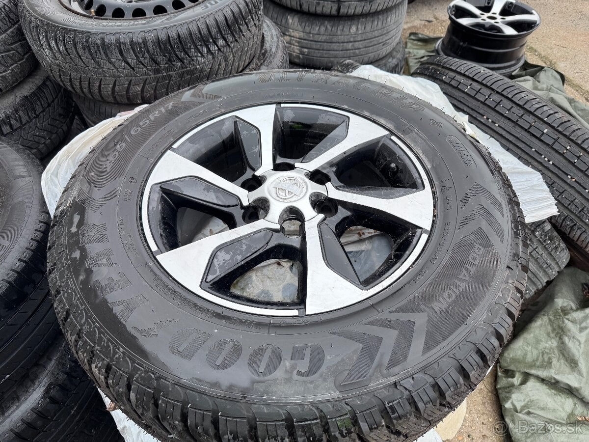 Toyota Hilux zimna sada kolies kopmplet nepouzita 265/65/17