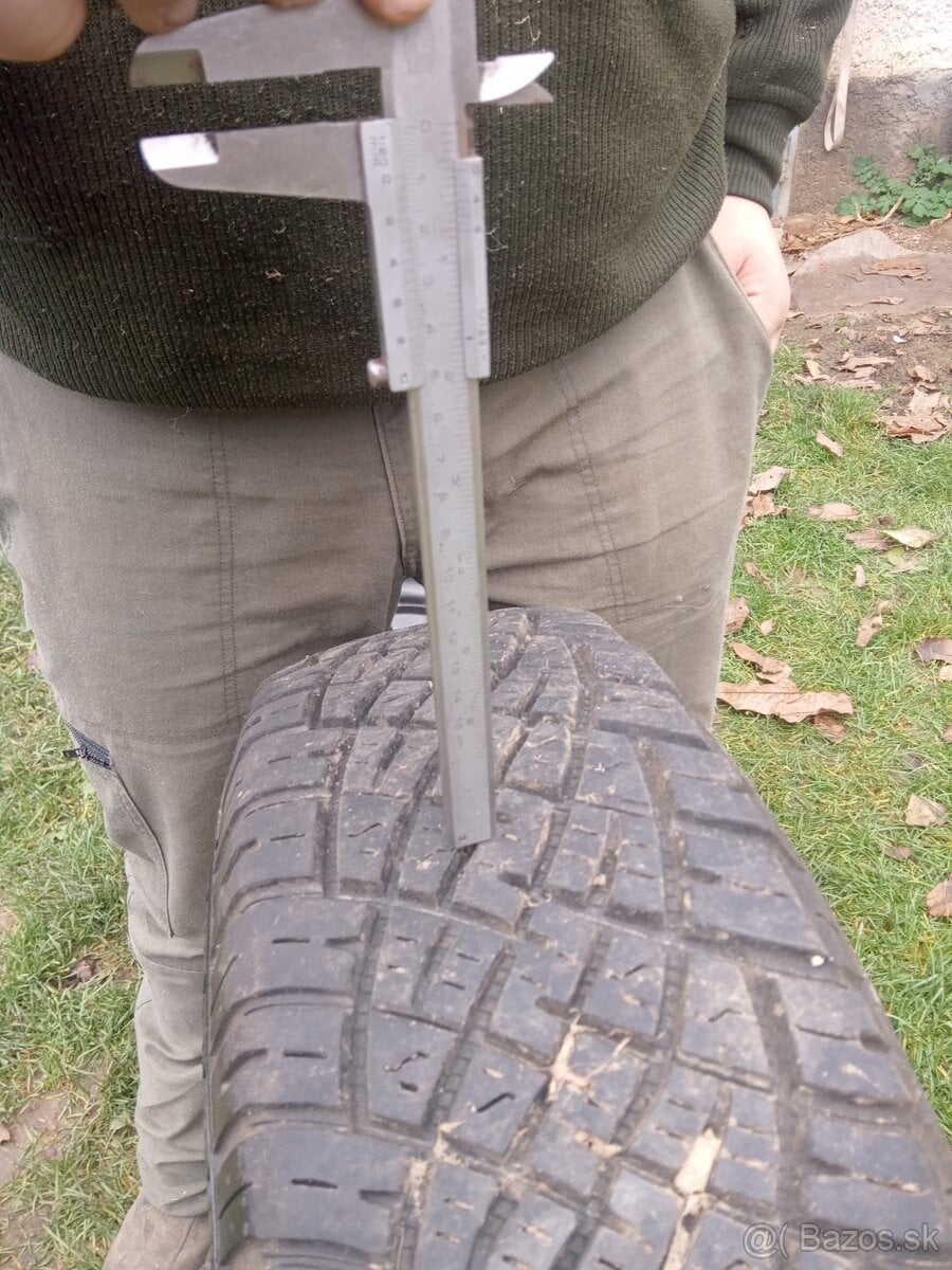 Predám A/T pneumatiky r15 215/75