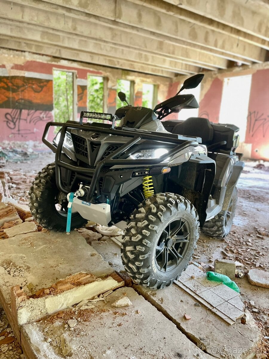 CF Moto Cforce 1000 X Gladiator 4x4.