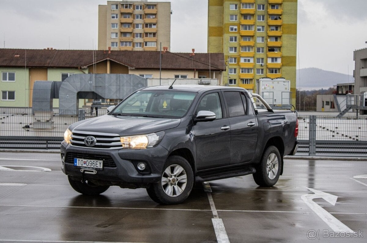 Toyota Hilux 2.4 D-4D Active A/T | 4x4 |
