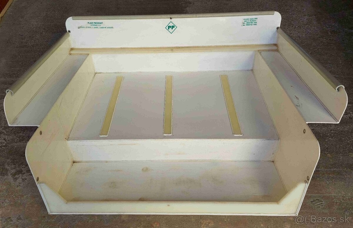 Suzuki Jimny – plastová vanička