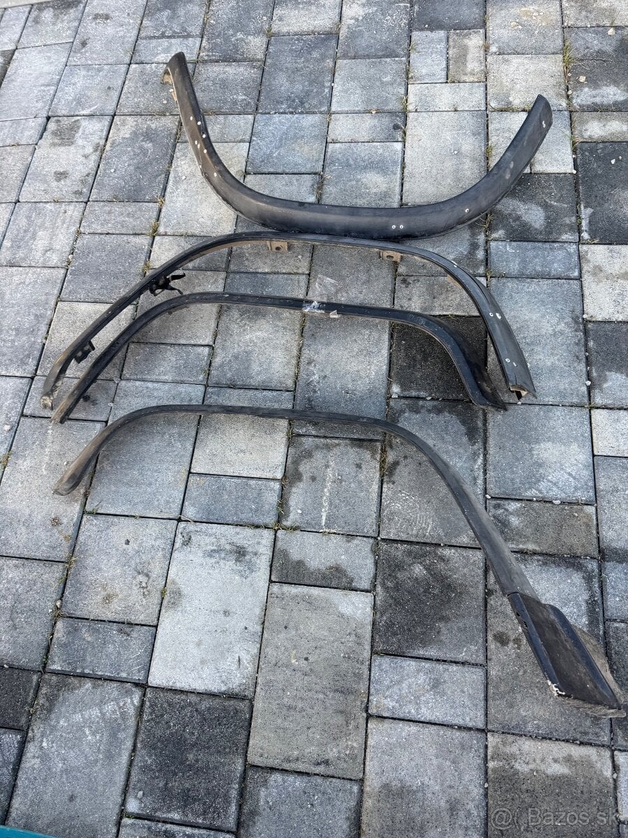 Povodne plastove Lemy Nissan Patrol y60 wagon