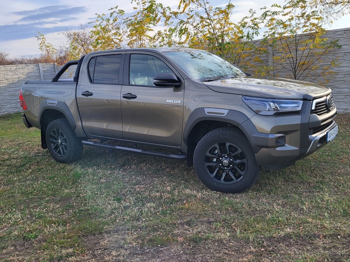 Toyota Hilux 2.8 D-4D Invincible 4x4 A/T, odpočet DPH