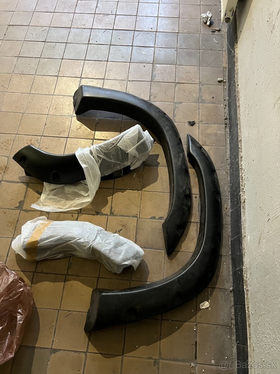 predám rozsirovacie lemy toyota land crusier 100