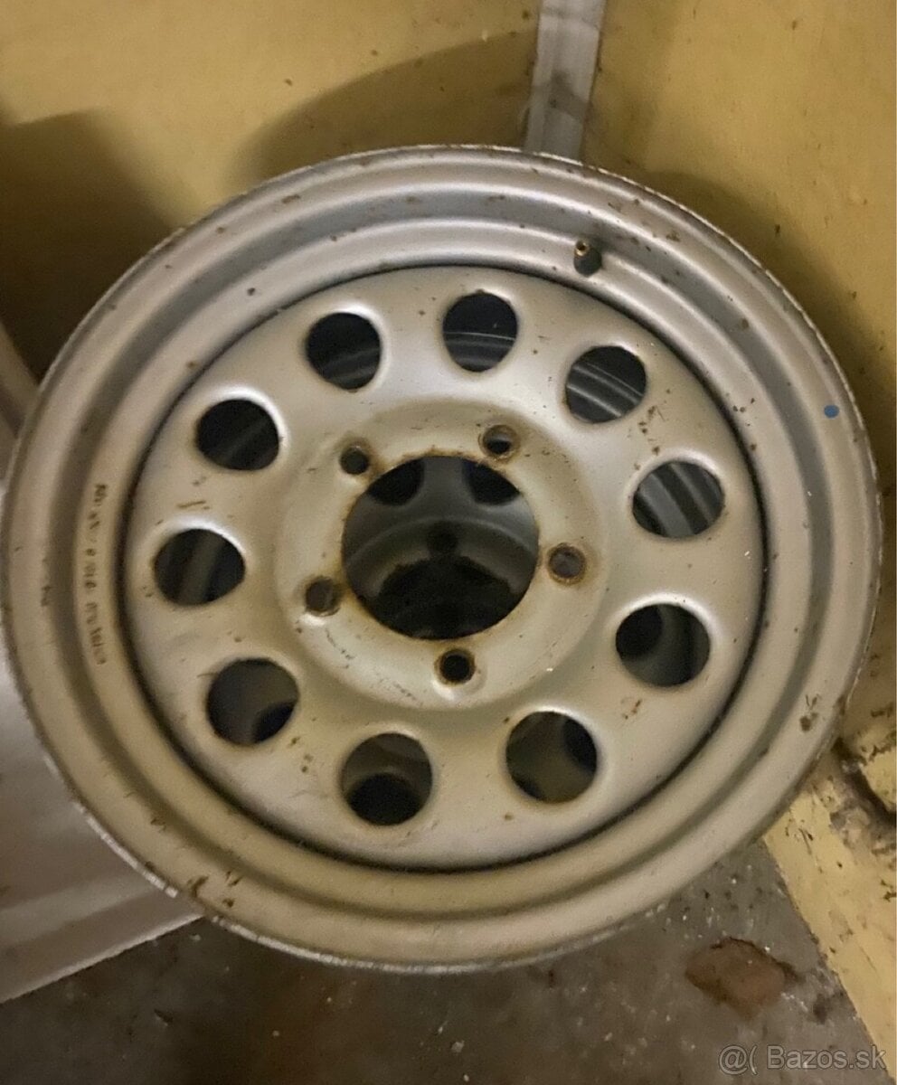 Suzuki Jimny a Samurai plechove disky r15 ,4kusy