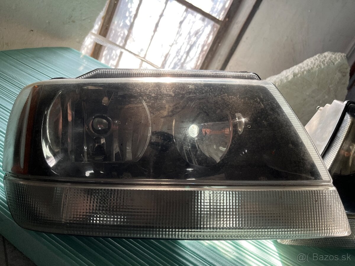 Predne svetla jeep wj