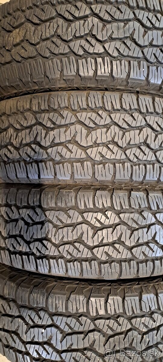 Predám 4ks skoro nové off road pneu 225/60r18-104H Matador