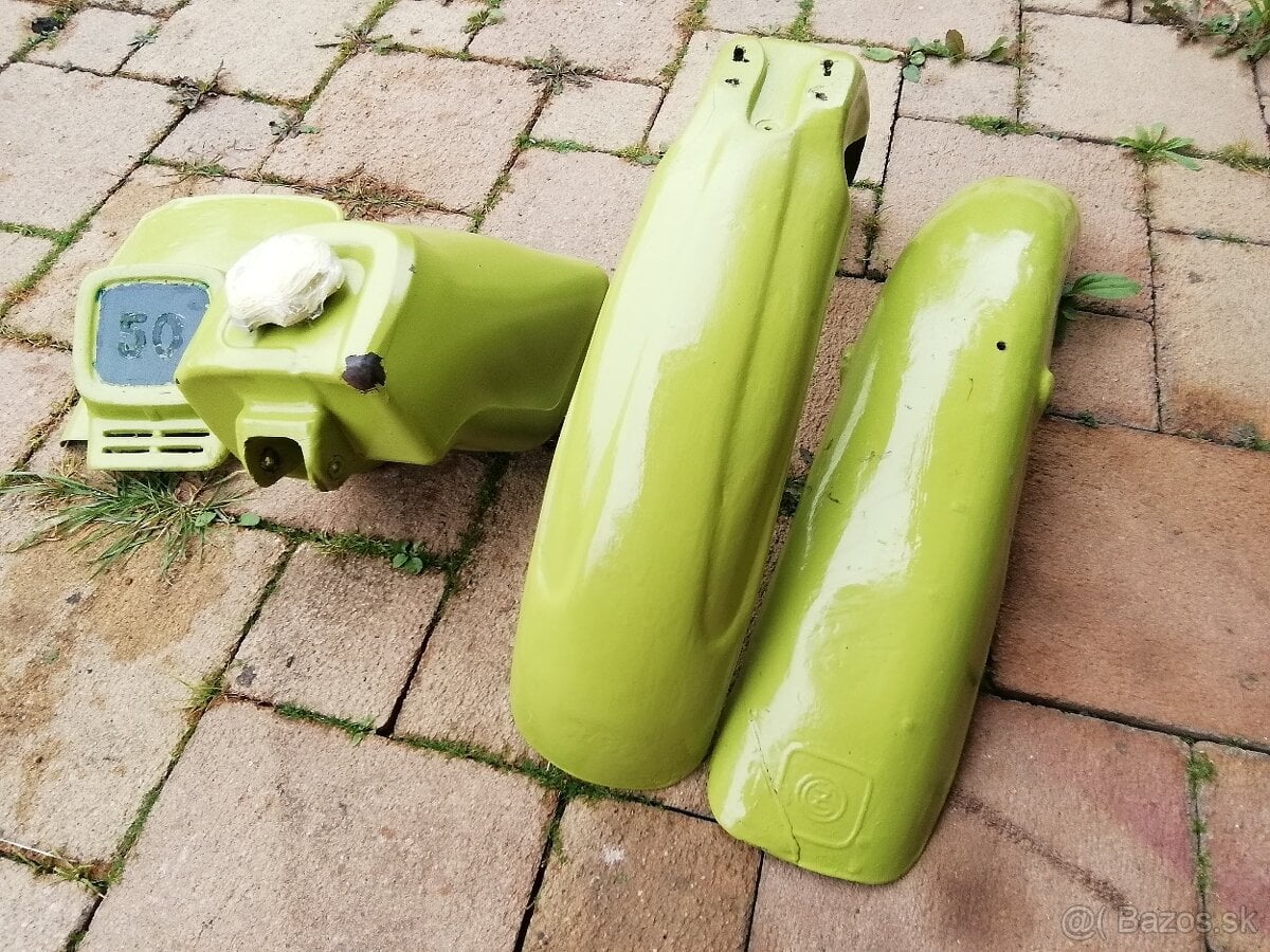 Predam plasty na moto