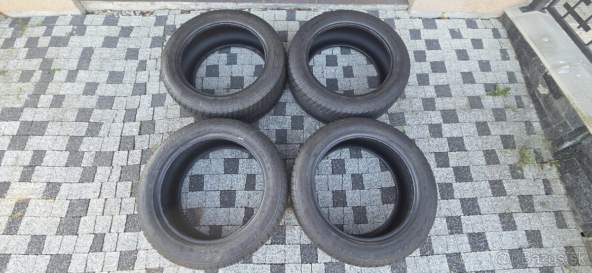 Goodyear UltraGrip 255/50 R19 RSC zimné