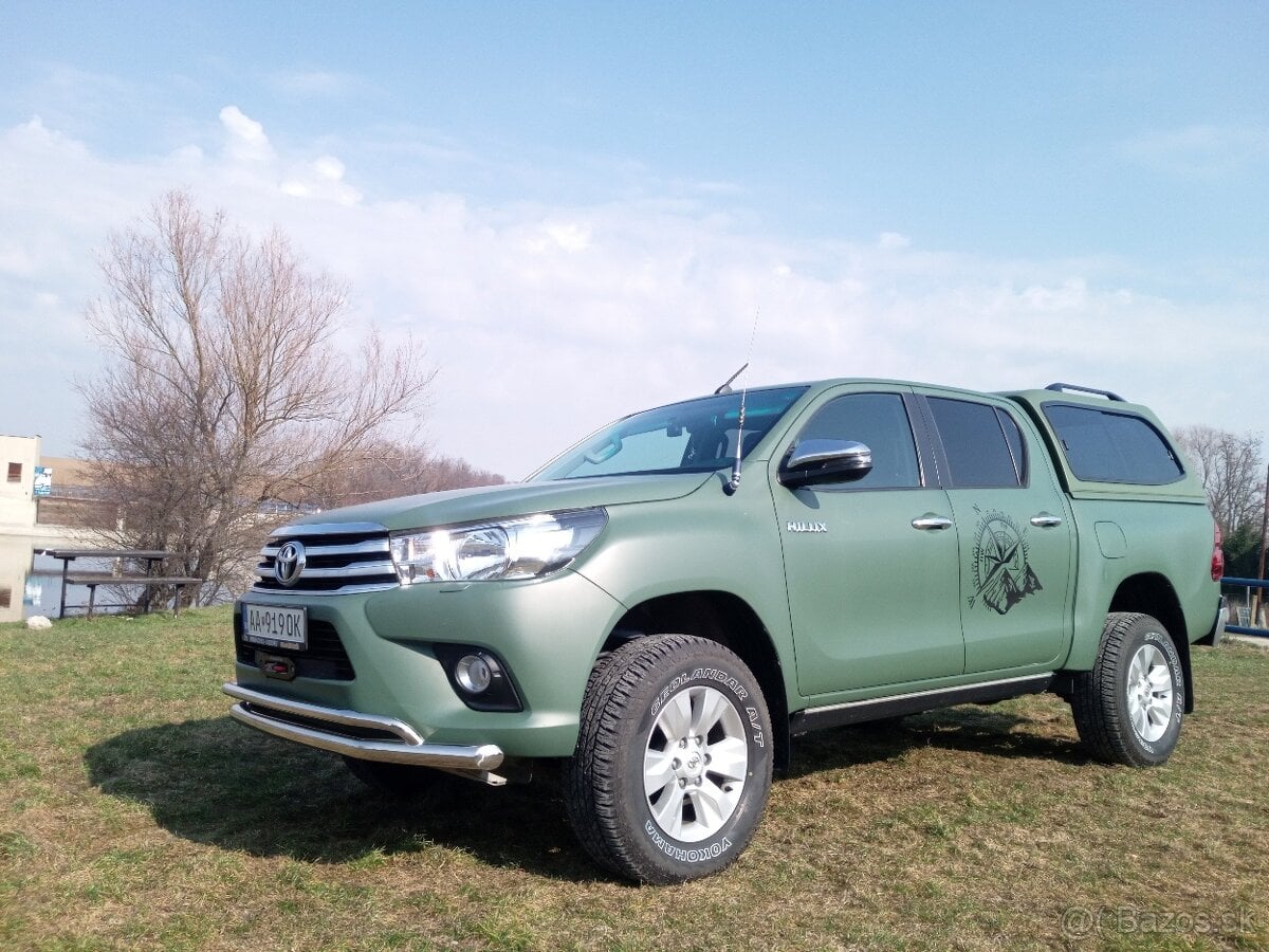 TOYOTA HILUX