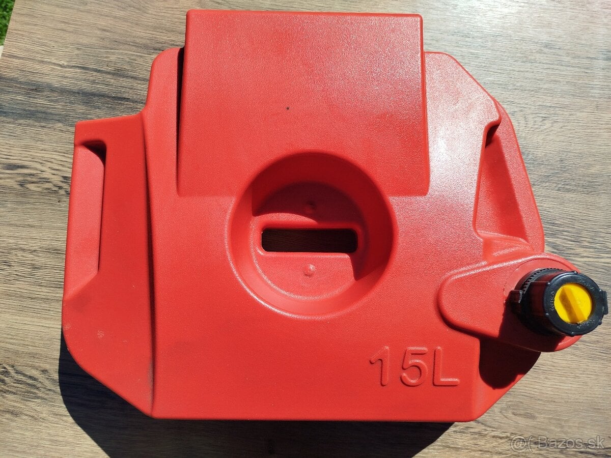 Kanister k boxu na BRP (Can-Am) Maverick X3 s kapacitou 15l.