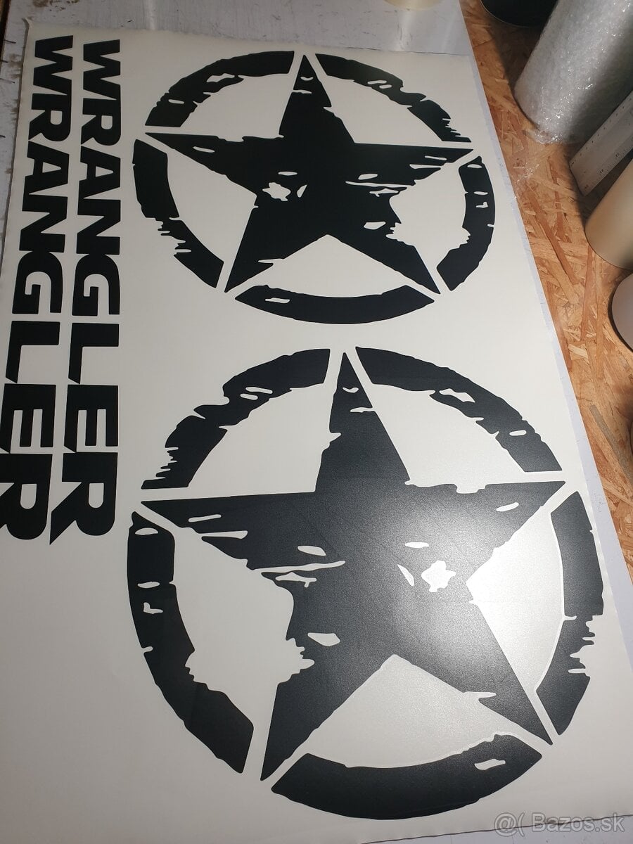 Jeep 4x4 offroad polepy rôzne druhy a veľkosti.