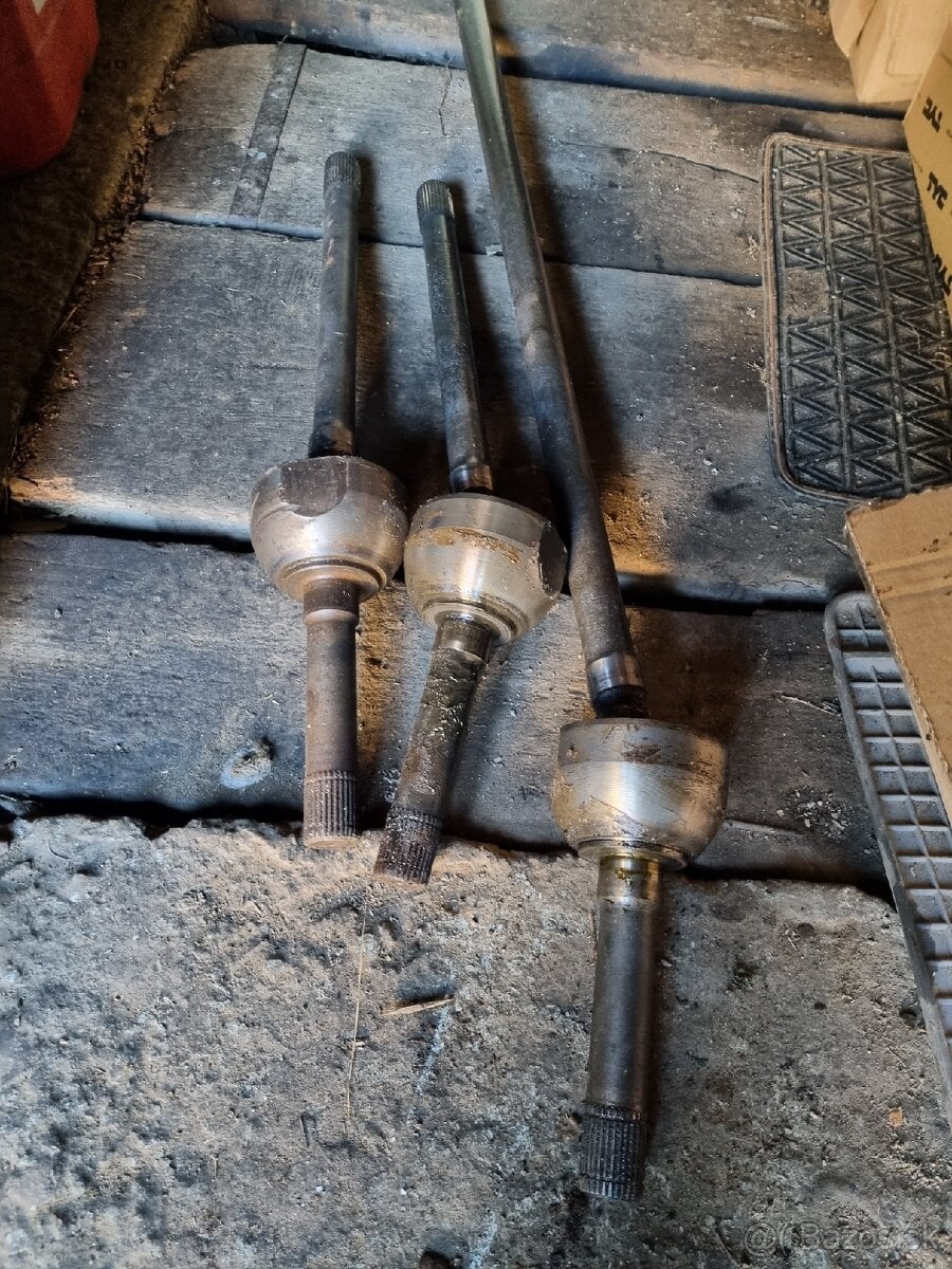 Predne poloosy NISSAN PATROL Y61