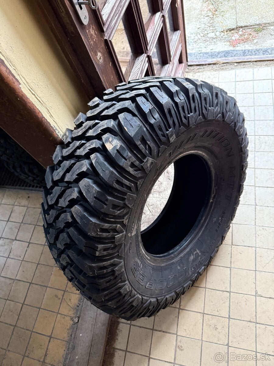 33x12.5 r15 STT Cooper