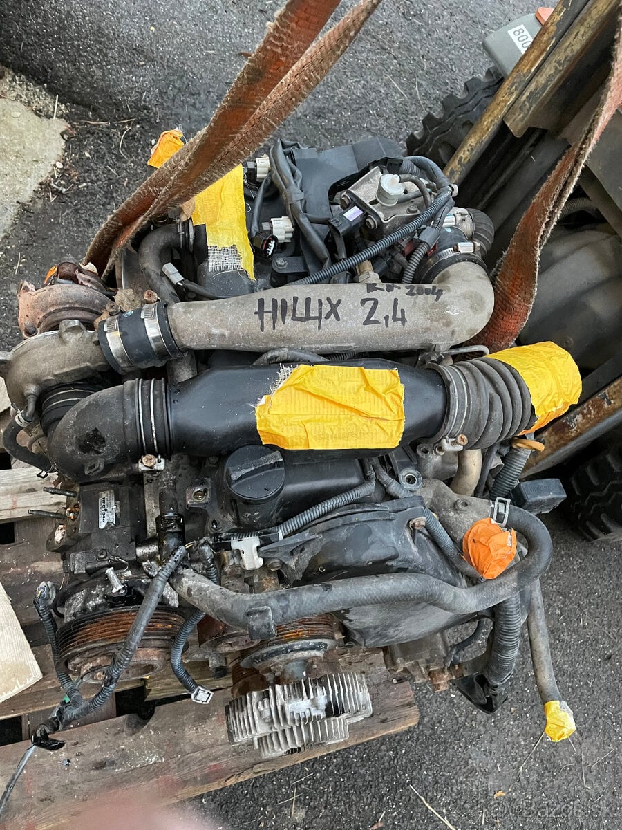 TOYOTA Hilux motor