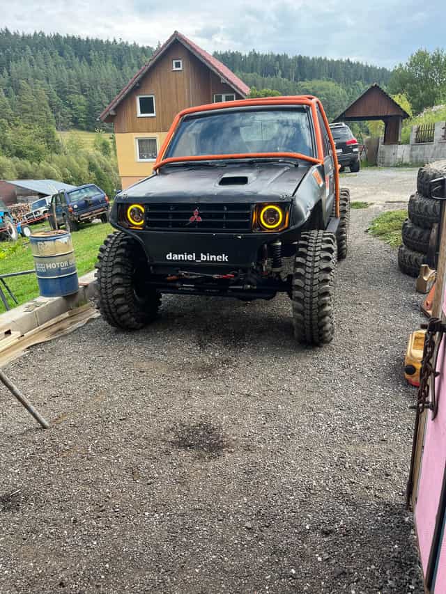 Mitsubushi pajero m57