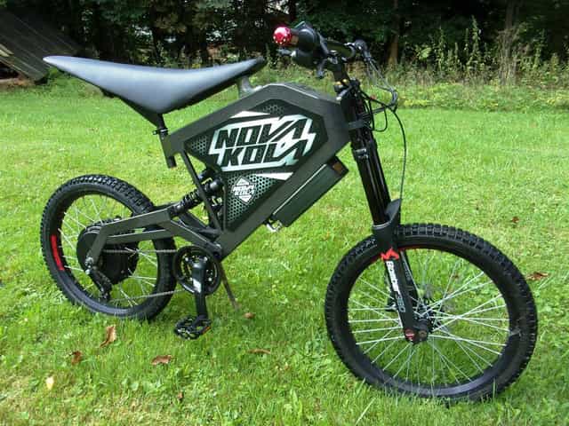 Elektromotorka 7kW se šlapátky, můžete všude jako na kole