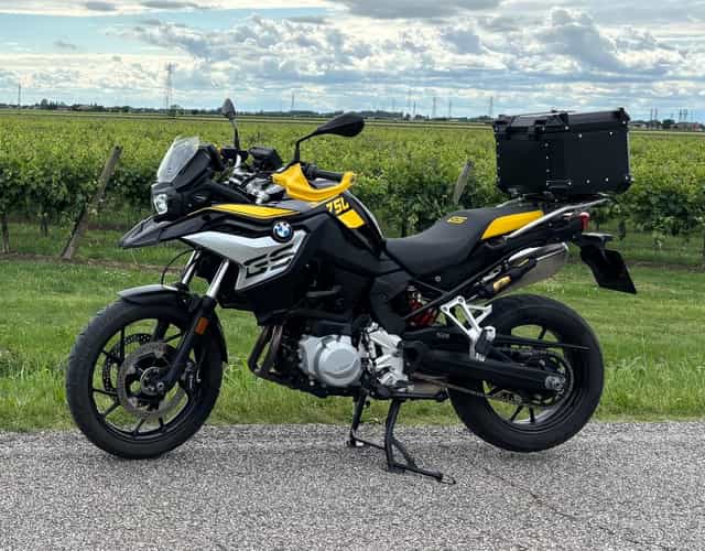 BMW F750 GS výroční Edice 40th years GS nízký nájezd km