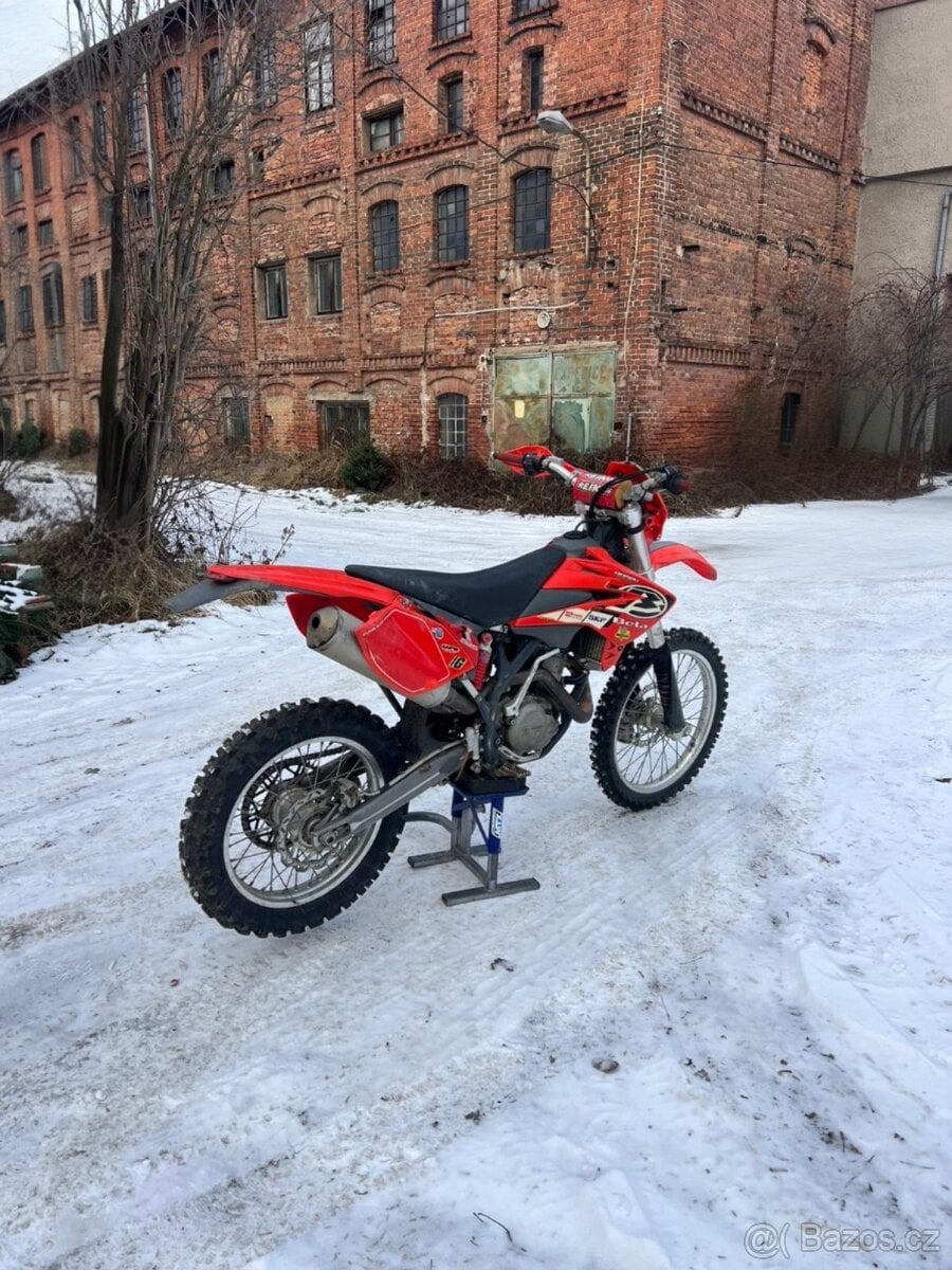 Beta 525 2007 bez SPZ , TP ano