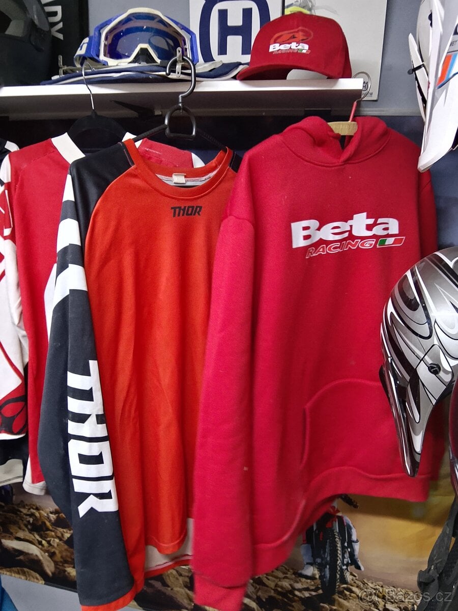 Inventura sklepa oblečení.