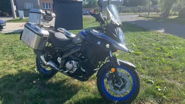 V strom 650 XT s kufry Dolomity Trekker