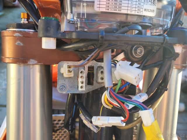 KTM EXC - elektrika,konektory piny zásuvky 2T 4T