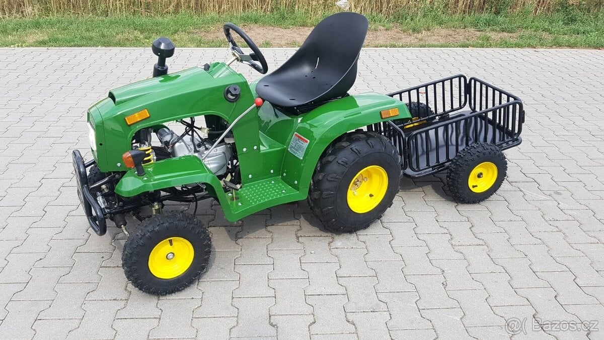 Dětský čtyřtaktní zahradní traktor s přívěsem 110ccm. zelený