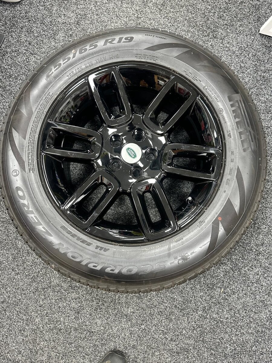 255/65/19 LAND ROVER / Defender