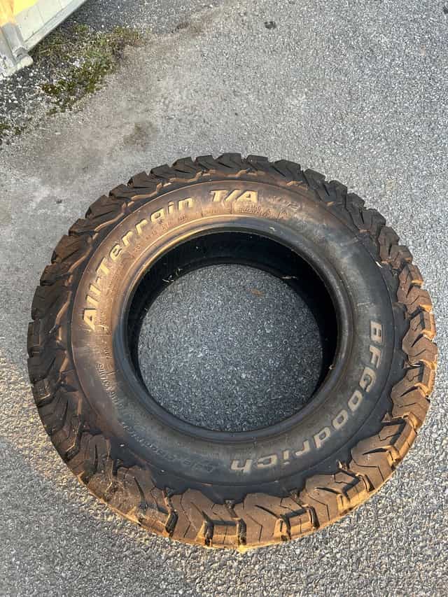 2ks celoročních pneumatik BFGOODRICH LT255/70R16 (9mm)