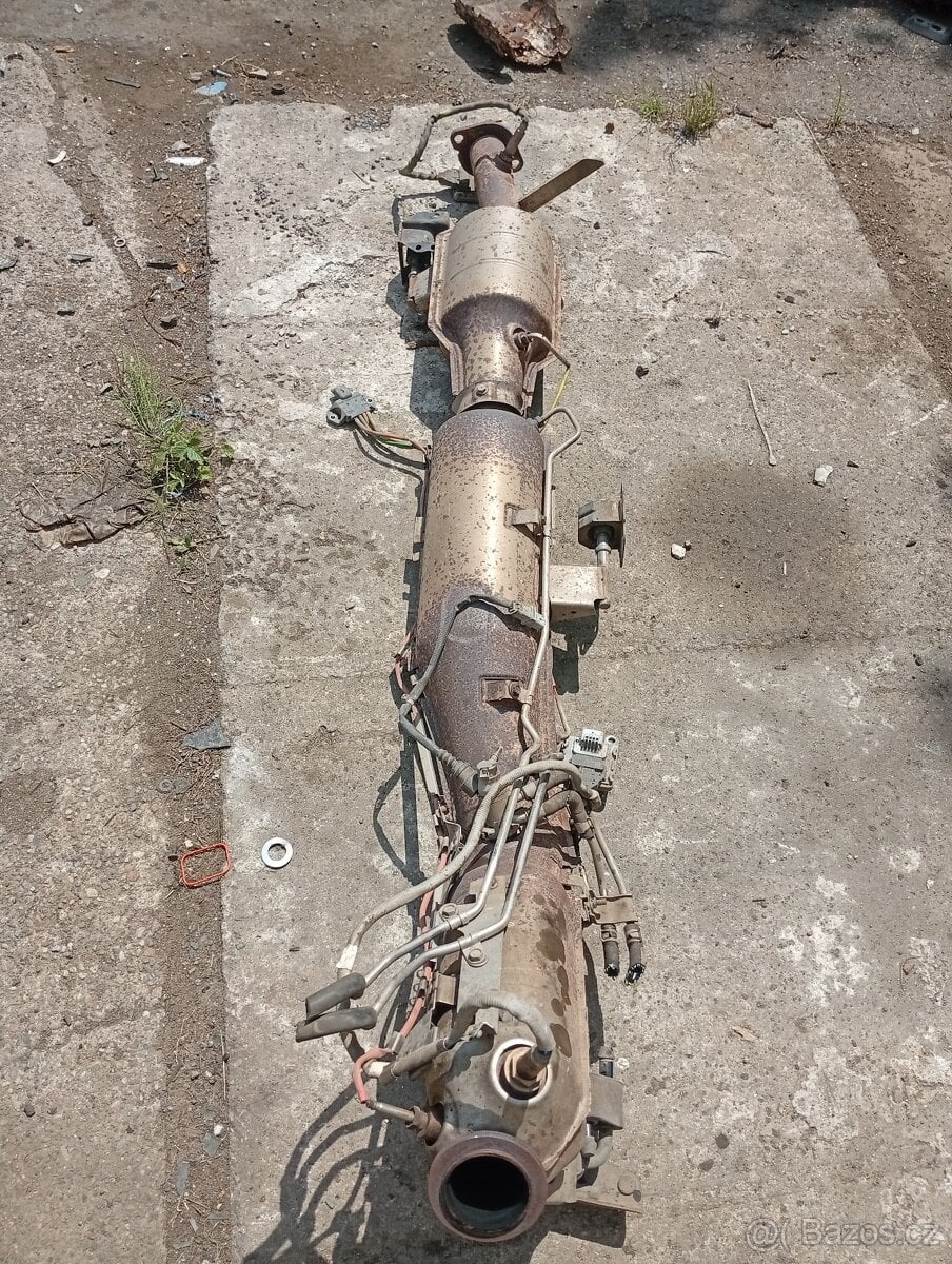 NISSAN NAVARA D23 2,3DCI RV 21 FILTR PEVNÝCH ČÁSTIC A ADBLUE