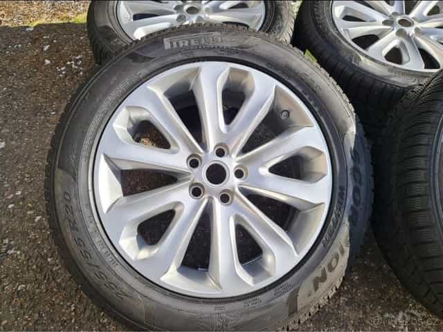 Zimní Alu kola Land Rover Vogue R20" – 5x120 90% pneu