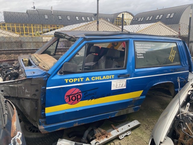 Jeep Cherokee XJ sport 4,0i třídveřák