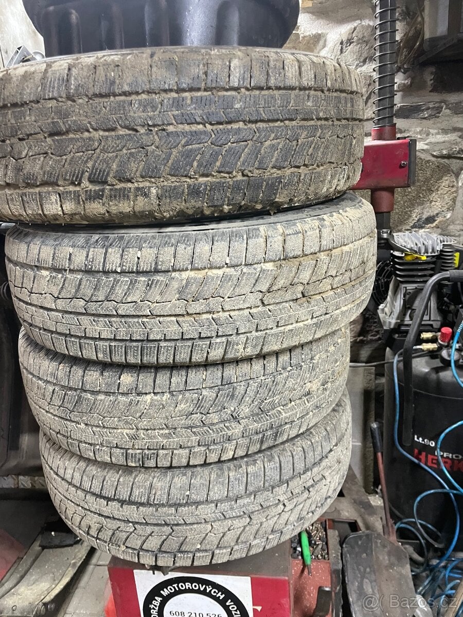 Zimní pneu Fortune snowfun FSR-901 205/70/15