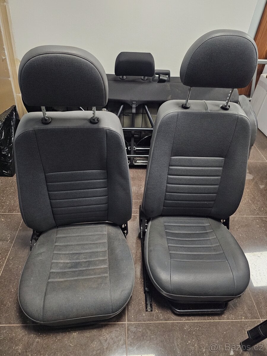 Přední sedadla defender