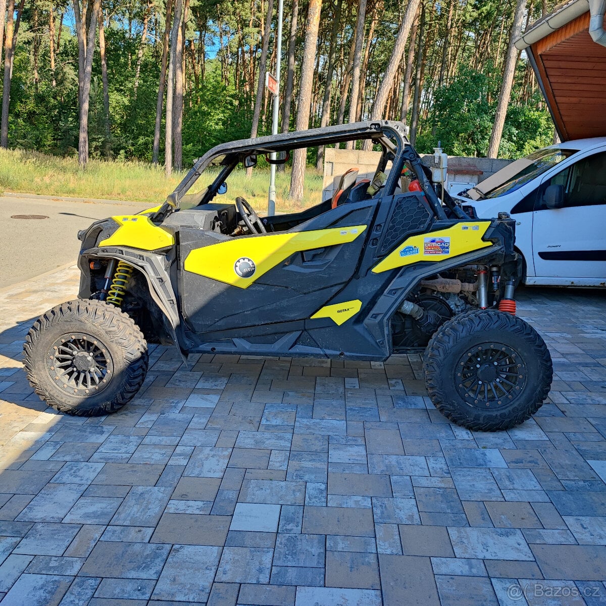 CAN-AM Maverick Trail