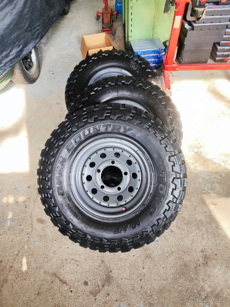 Kola Land Rover defender