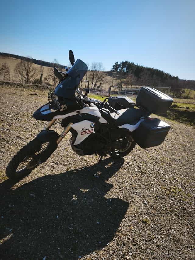 BMW F800 GS – cestovní enduro, spolehlivá, doplňky Touratech